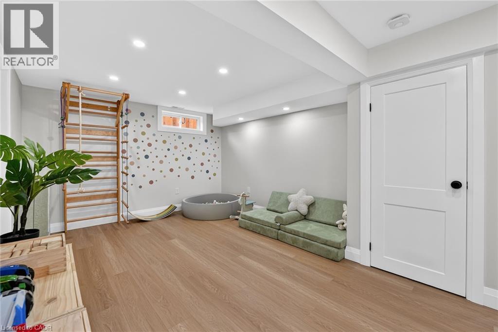 23 Brenlyn Court, Hamilton, Ontario  L9C 4N8 - Photo 30 - 40822243