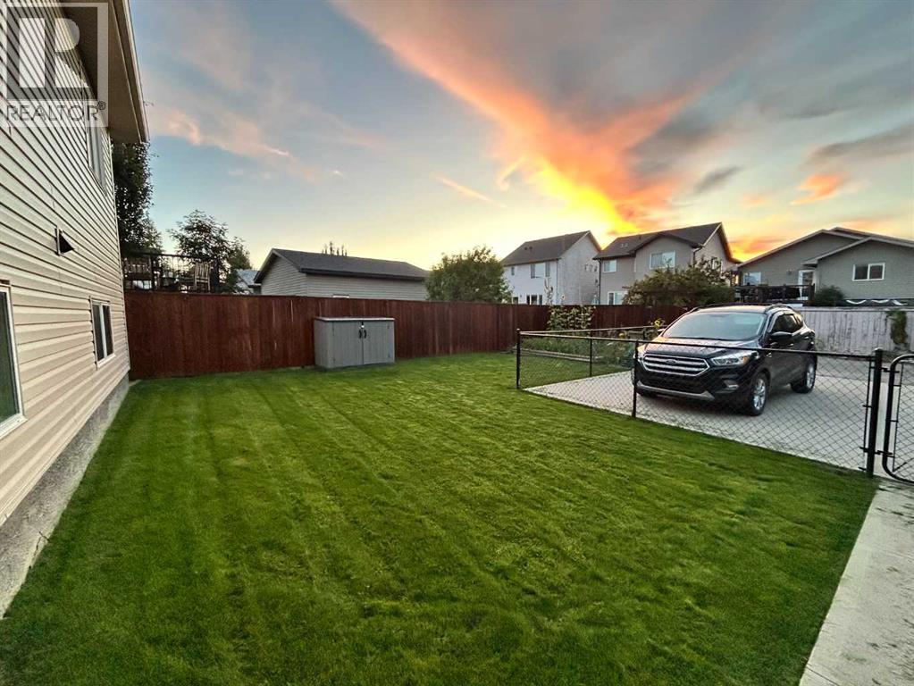 389 Moonlight Way W, Lethbridge, Alberta  T1J 5K1 - Photo 2 - A2303101