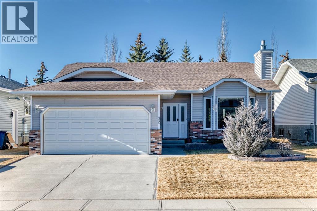 32 West Mackay Crescent, Cochrane, Alberta