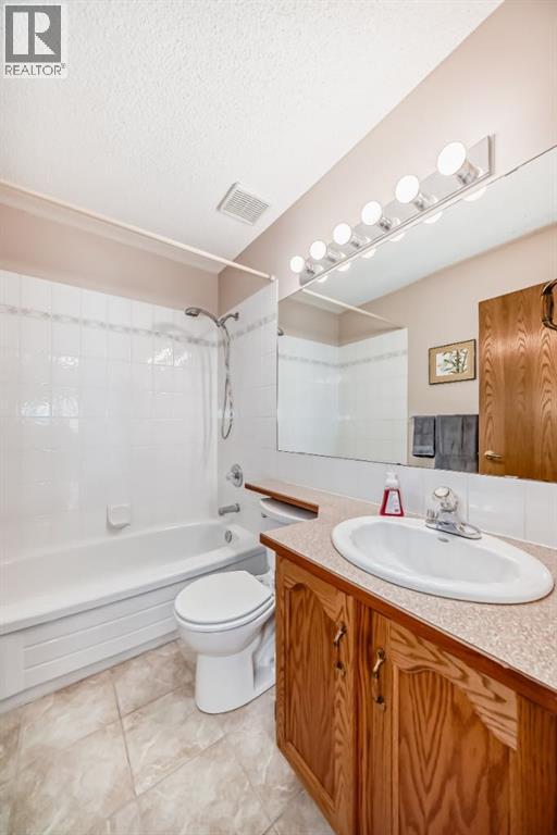 32 West Mackay Crescent, Cochrane, Alberta  T4C 1J9 - Photo 23 - A2285019