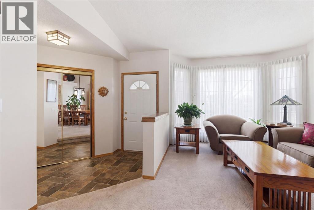 255 Douglas Woods Drive Se, Calgary, Alberta  T2Z 2E8 - Photo 4 - A2300560