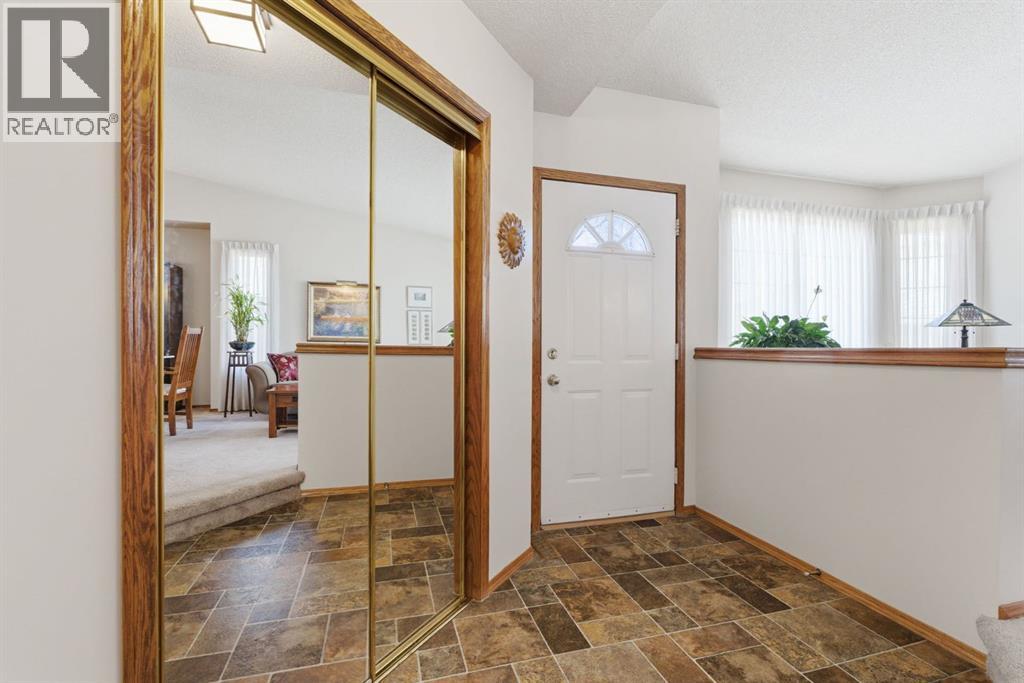 255 Douglas Woods Drive Se, Calgary, Alberta  T2Z 2E8 - Photo 3 - A2300560