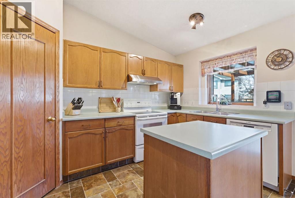 255 Douglas Woods Drive Se, Calgary, Alberta  T2Z 2E8 - Photo 11 - A2300560