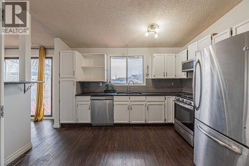 64 Castledale Crescent Ne, Calgary, Alberta  T3J 1X4 - Photo 12 - A2303317