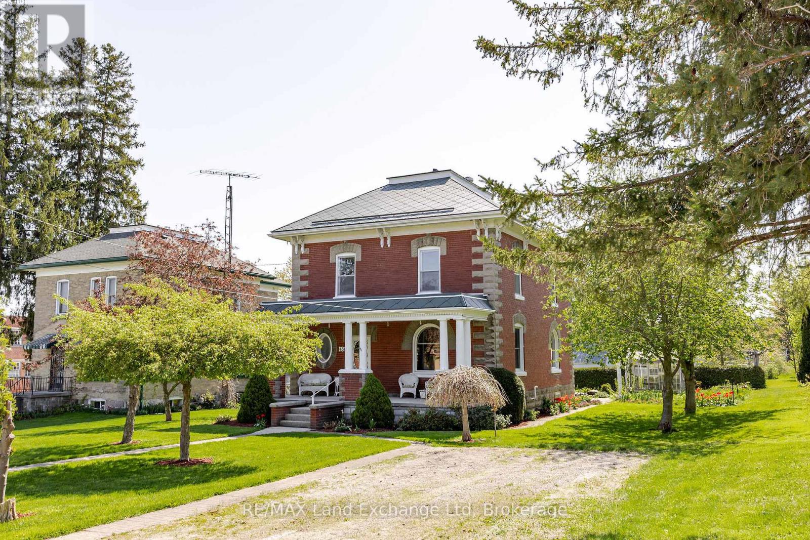 484 QUEEN STREET, North Huron, Ontario