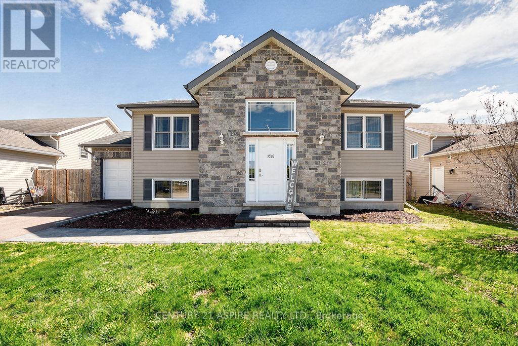 1015 RIVERSTONE TRAIL, Petawawa, Ontario