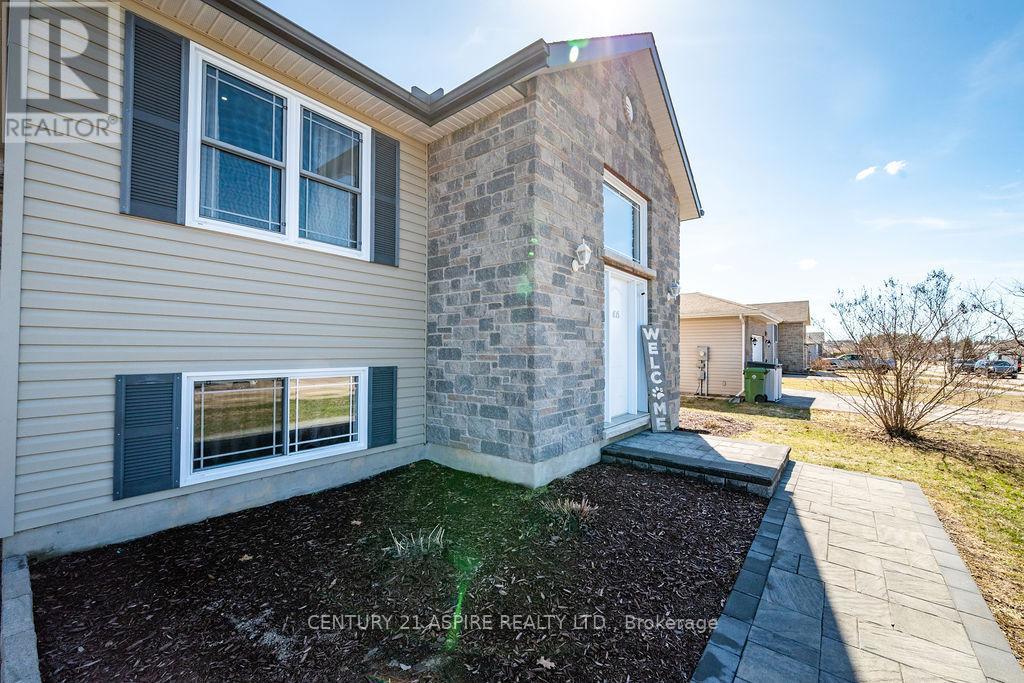 1015 Riverstone Trail, Petawawa, Ontario  K8H 0B3 - Photo 4 - X13018668