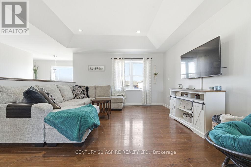 1015 Riverstone Trail, Petawawa, Ontario  K8H 0B3 - Photo 9 - X13018668