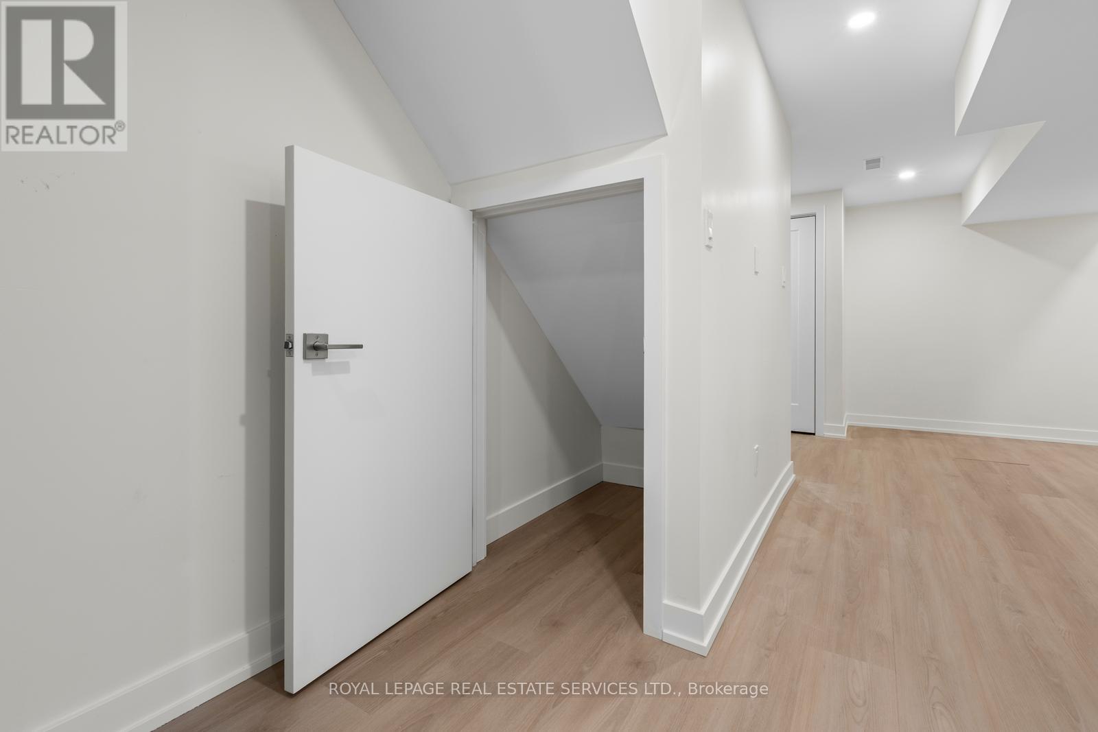 Lower - 1129 Mount Pleasant Road, Toronto, Ontario  M4P 2M8 - Photo 18 - C13018658