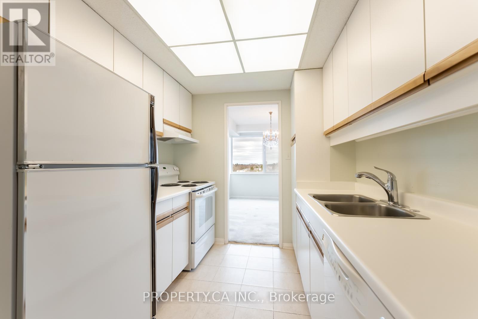 802 - 3000 Bathurst Street, Toronto, Ontario  M6B 3B4 - Photo 11 - C13018764