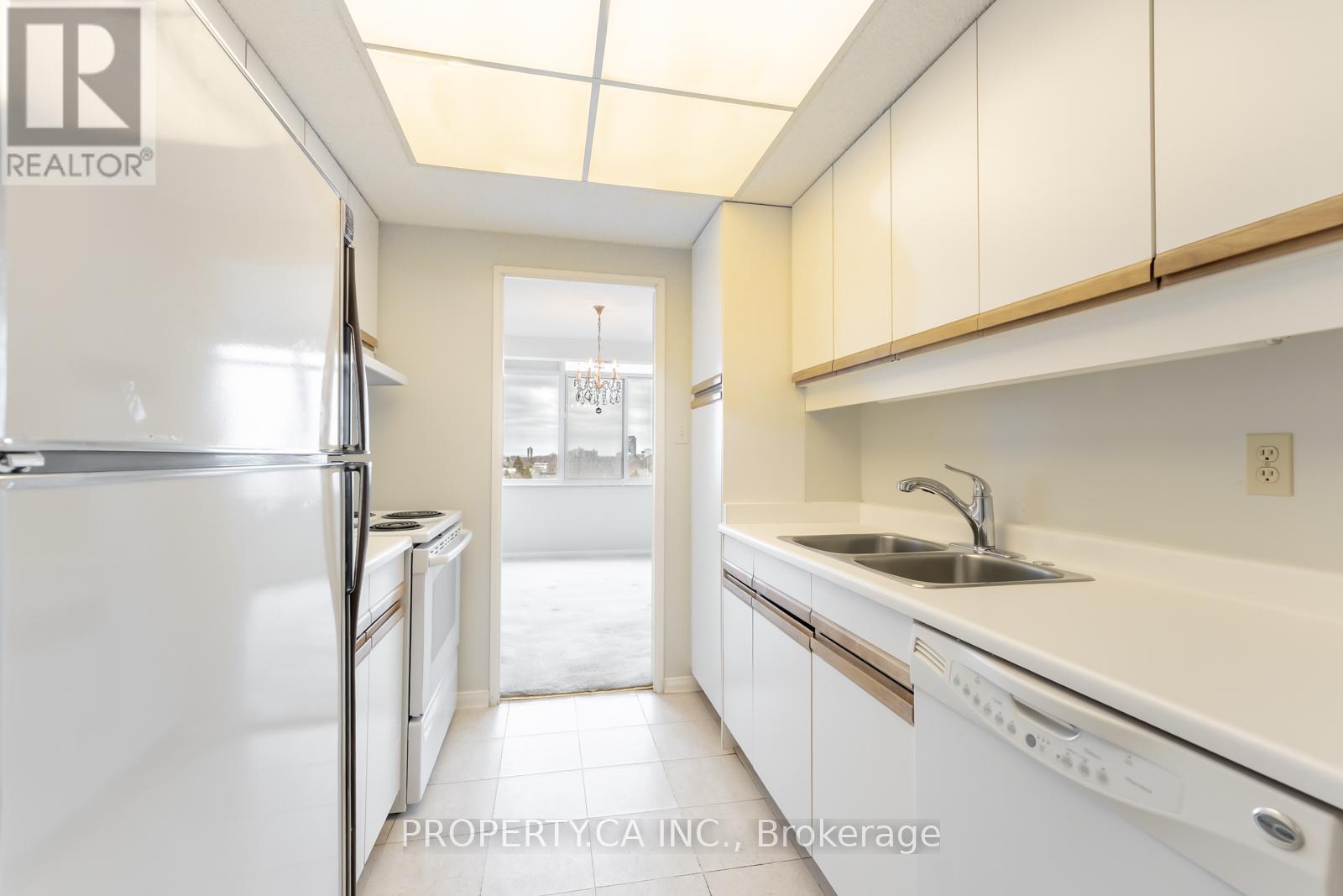802 - 3000 Bathurst Street, Toronto, Ontario  M6B 3B4 - Photo 12 - C13018764