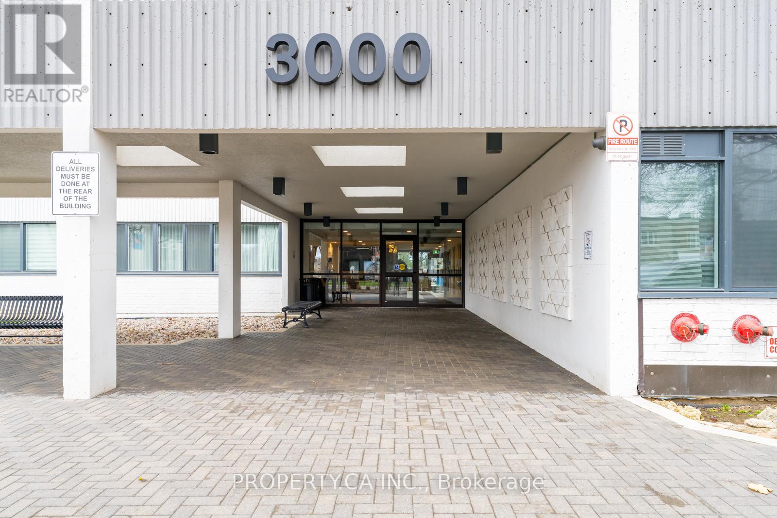 802 - 3000 Bathurst Street, Toronto, Ontario  M6B 3B4 - Photo 2 - C13018764
