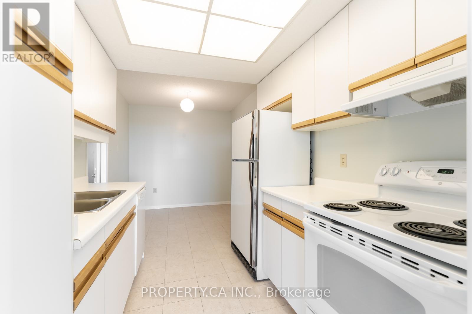 802 - 3000 Bathurst Street, Toronto, Ontario  M6B 3B4 - Photo 8 - C13018764