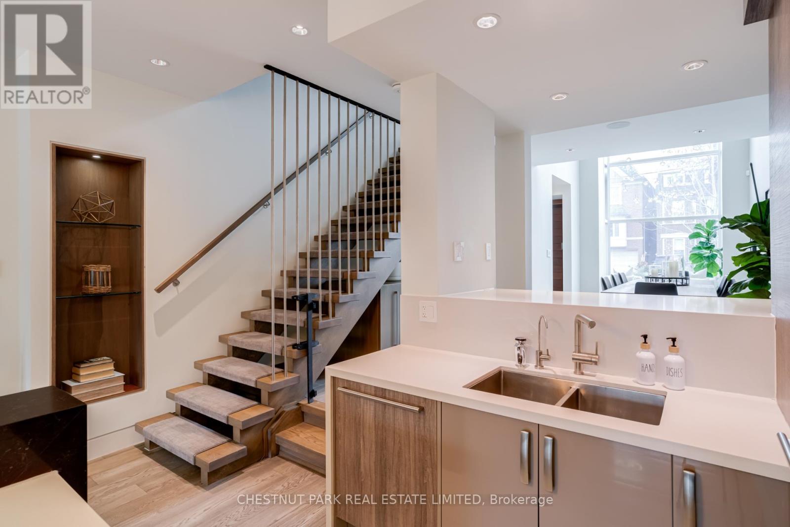 278 St Germain Avenue, Toronto, Ontario  M5M 1W3 - Photo 14 - C13018798