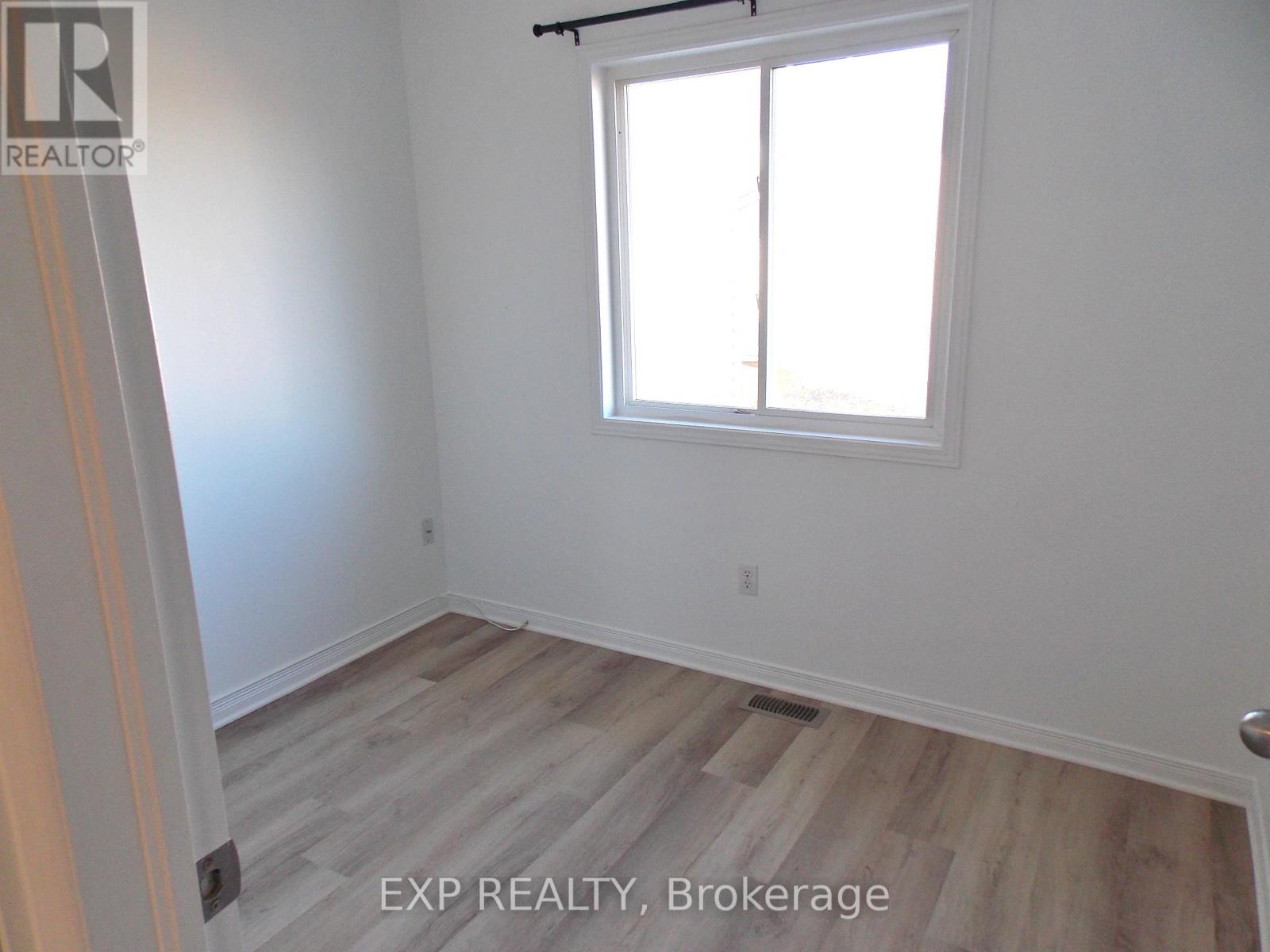 136 Inverkip Avenue, Ottawa, Ontario  K1T 4C3 - Photo 10 - X13018856