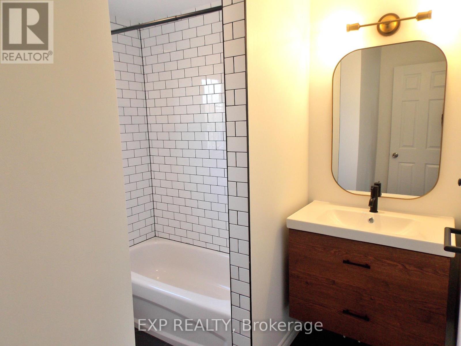 136 Inverkip Avenue, Ottawa, Ontario  K1T 4C3 - Photo 11 - X13018856