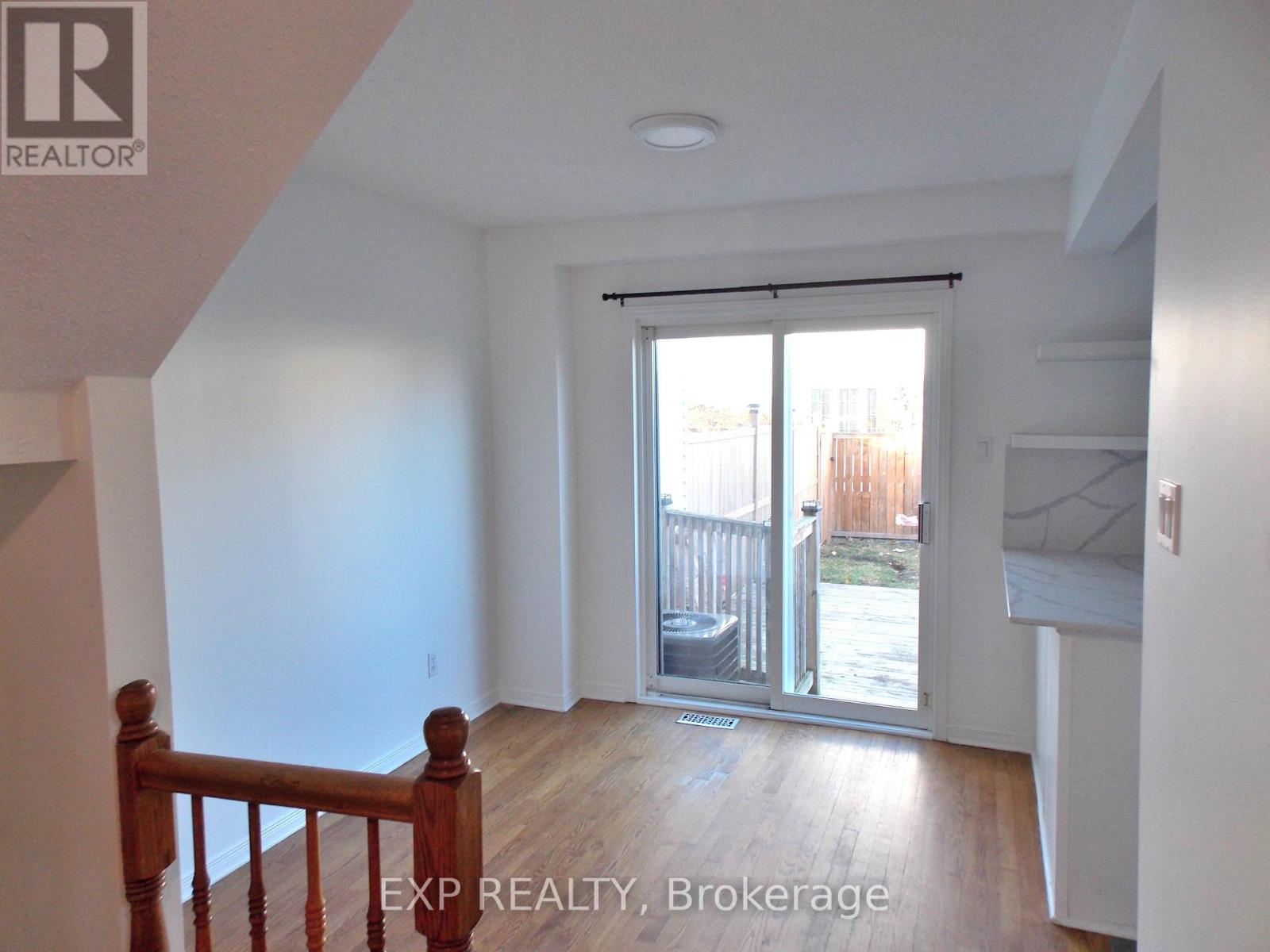 136 Inverkip Avenue, Ottawa, Ontario  K1T 4C3 - Photo 5 - X13018856