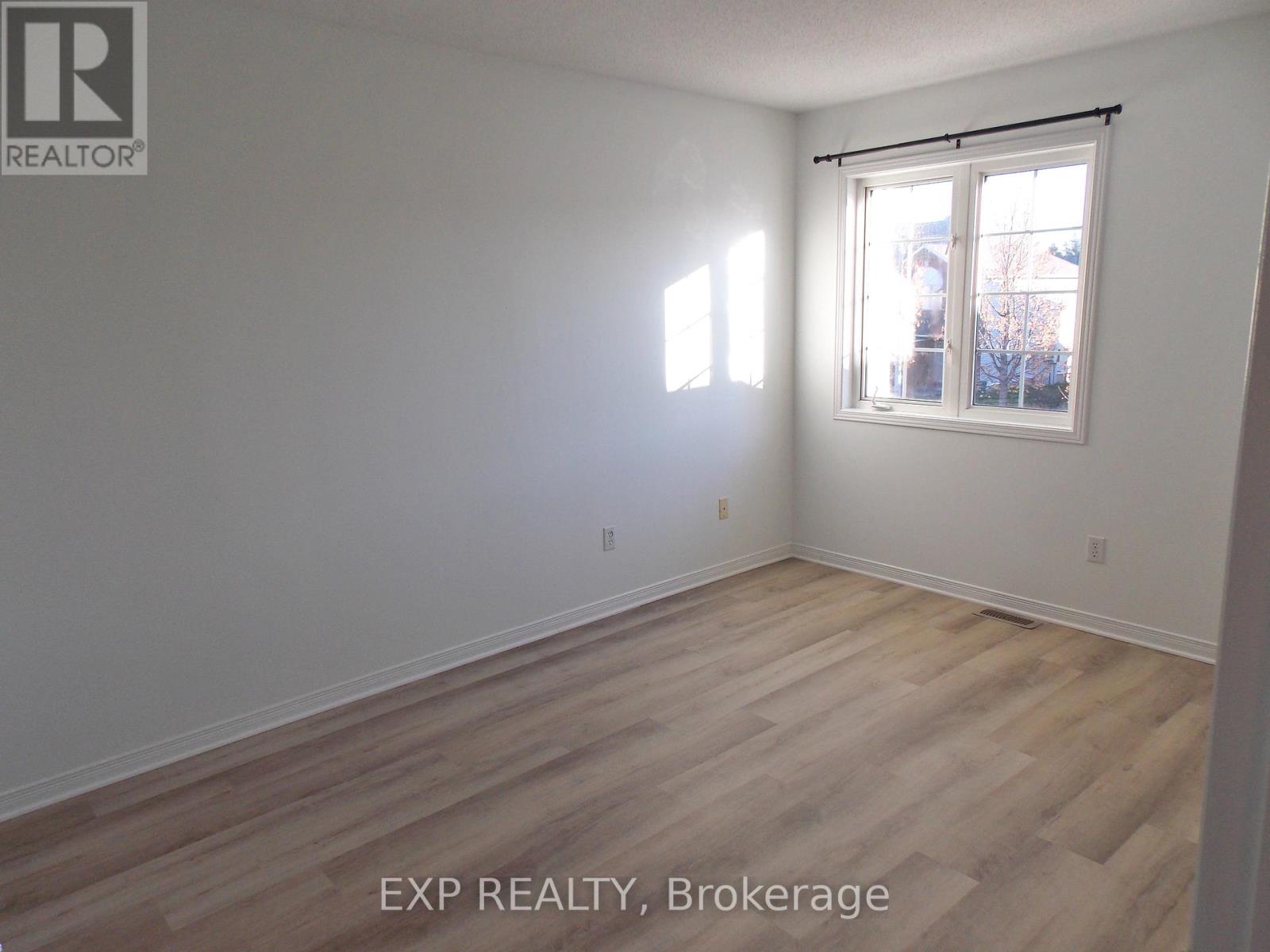 136 Inverkip Avenue, Ottawa, Ontario  K1T 4C3 - Photo 8 - X13018856