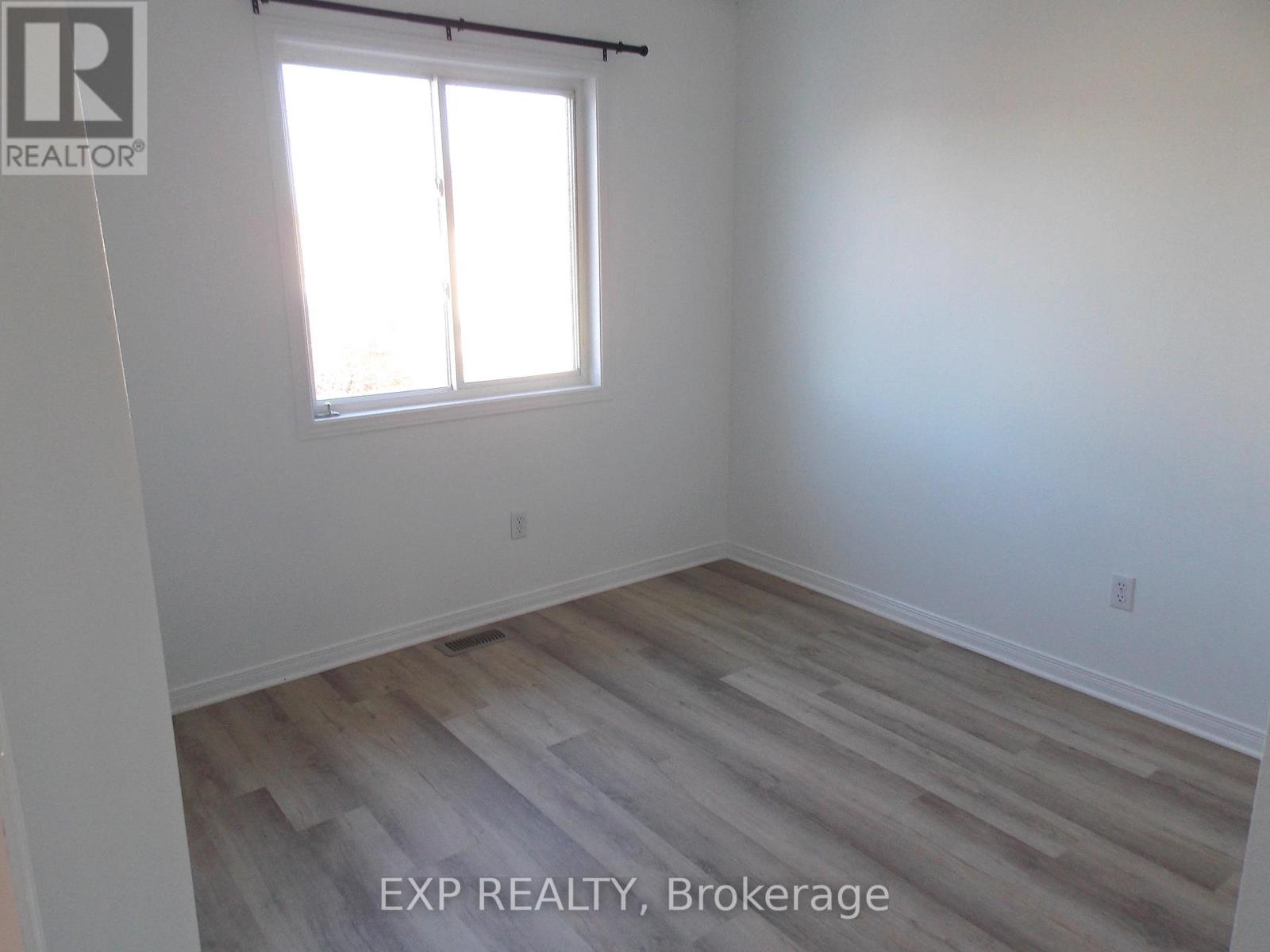 136 Inverkip Avenue, Ottawa, Ontario  K1T 4C3 - Photo 9 - X13018856