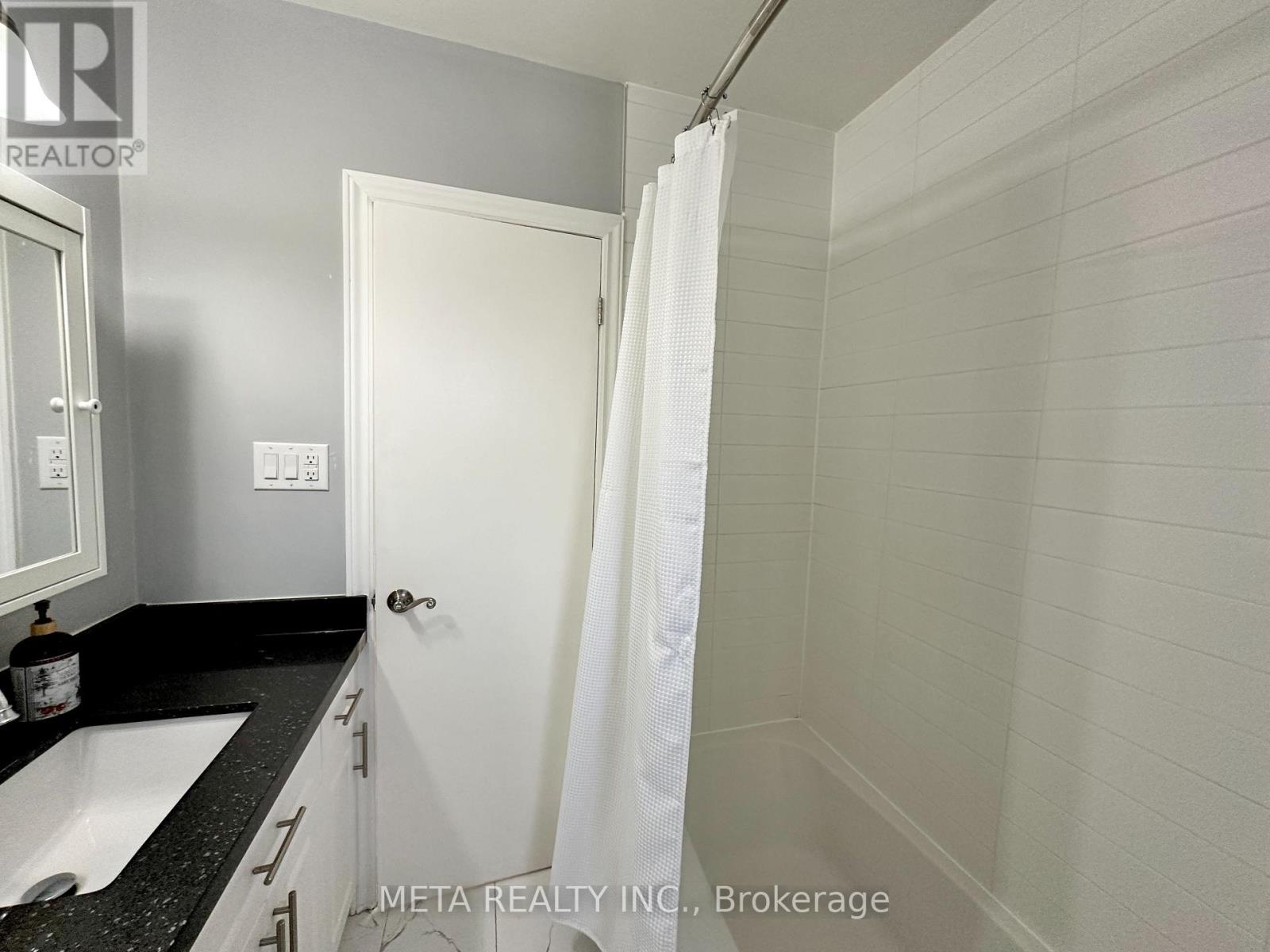 1398 Lakefield Street, Oshawa, Ontario  L1J 3Y9 - Photo 11 - E13018712