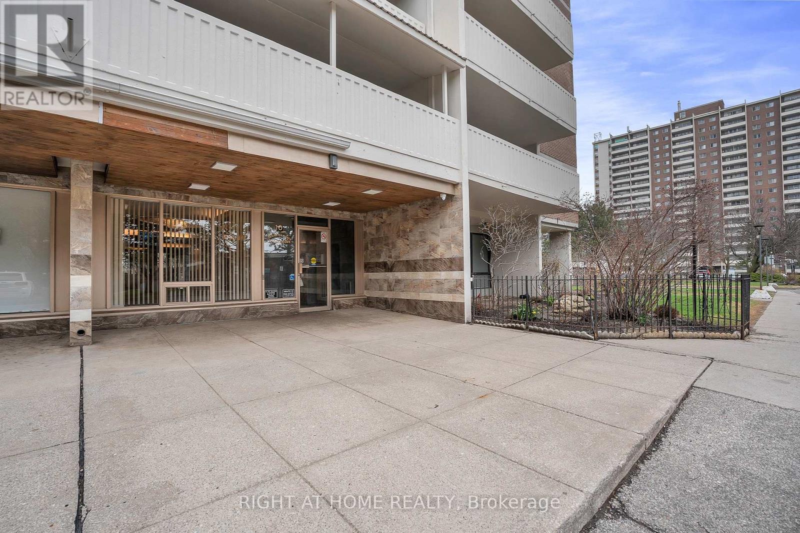 603 - 10 Tangreen Court, Toronto, Ontario  M2M 4B9 - Photo 2 - C12914376