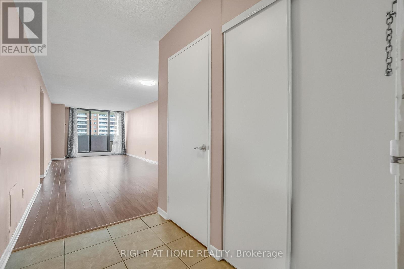 603 - 10 Tangreen Court, Toronto, Ontario  M2M 4B9 - Photo 9 - C12914376