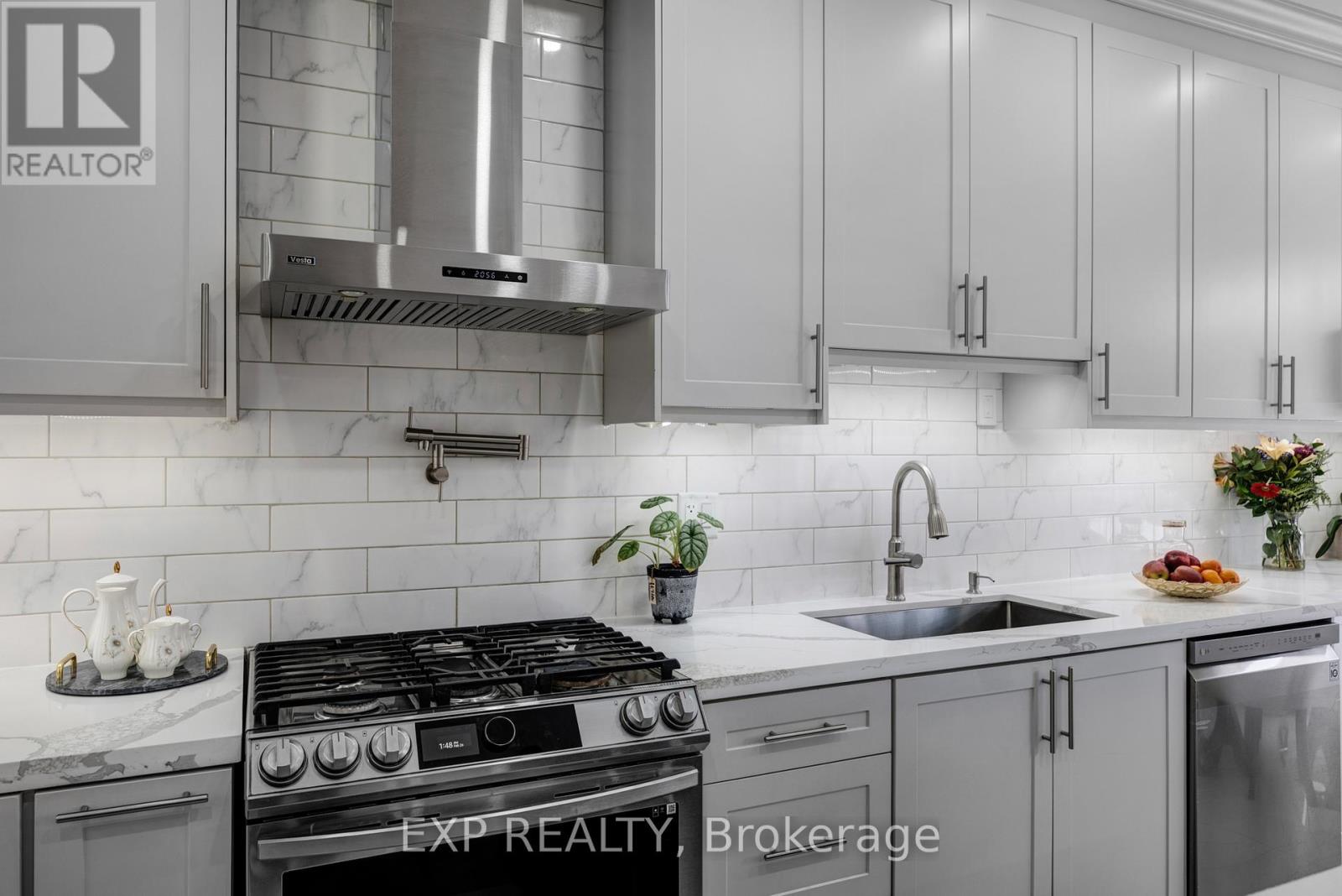 565 Foxcroft Boulevard, Newmarket, Ontario  L3X 3L6 - Photo 13 - N13018784