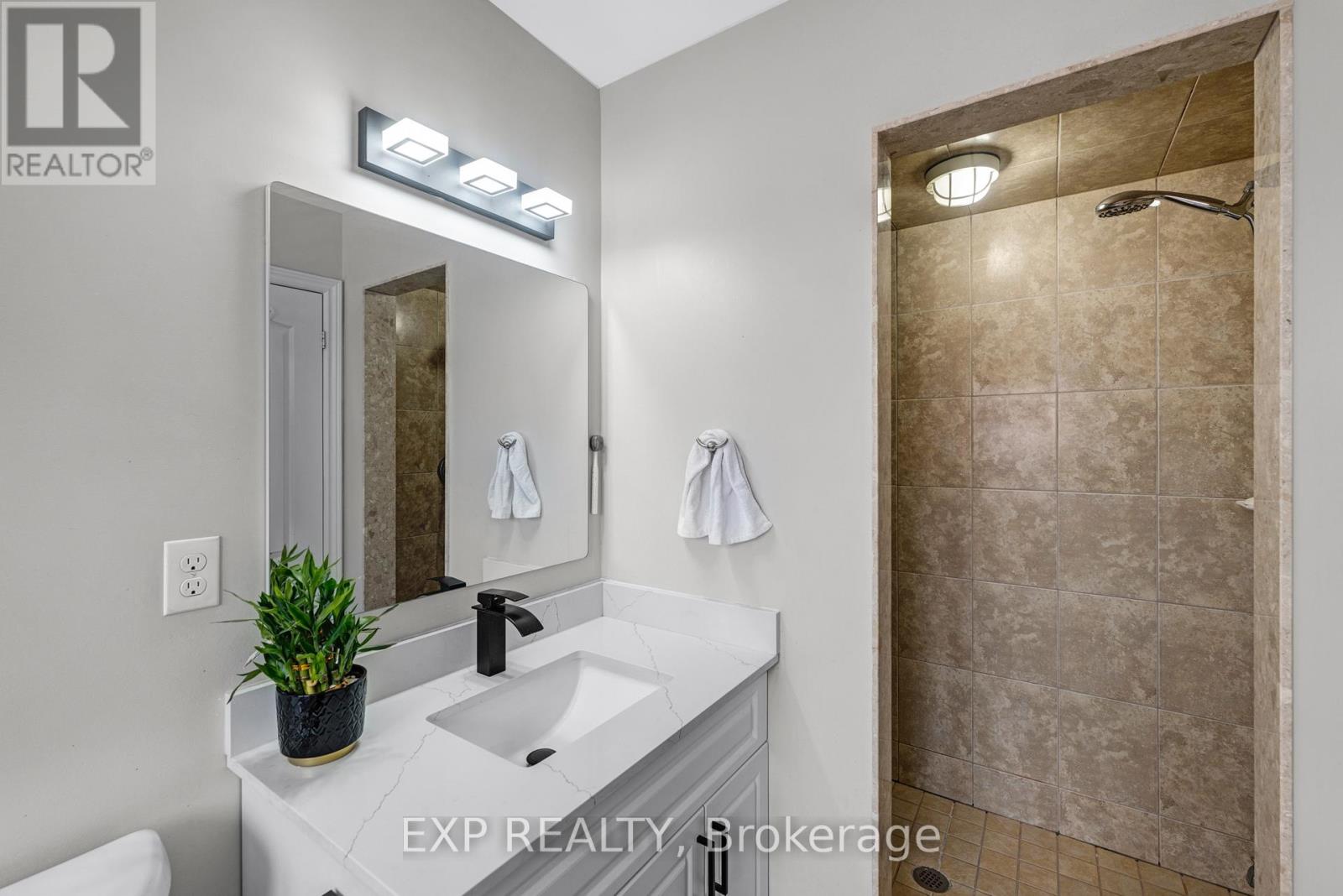 565 Foxcroft Boulevard, Newmarket, Ontario  L3X 3L6 - Photo 21 - N13018784