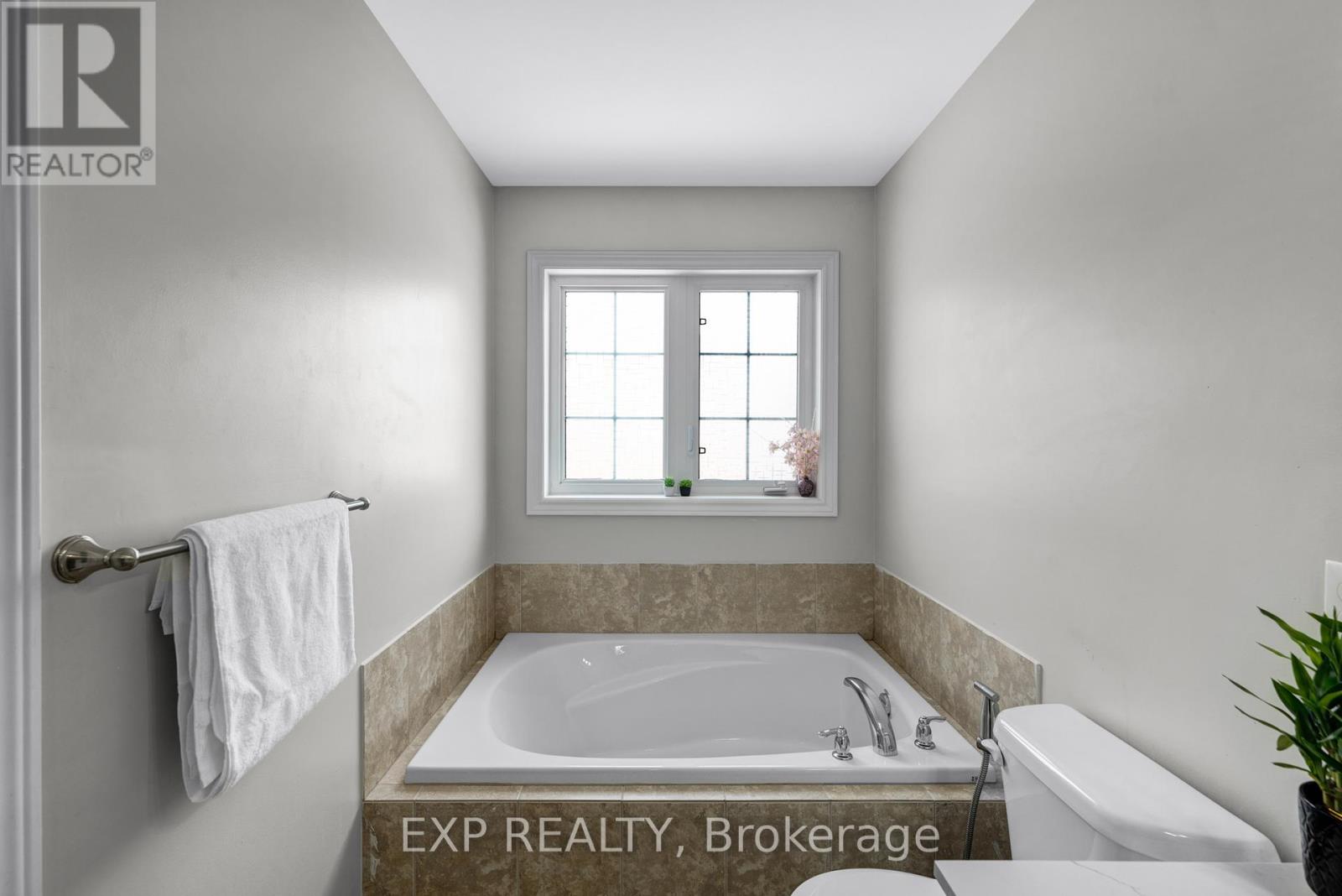 565 Foxcroft Boulevard, Newmarket, Ontario  L3X 3L6 - Photo 22 - N13018784