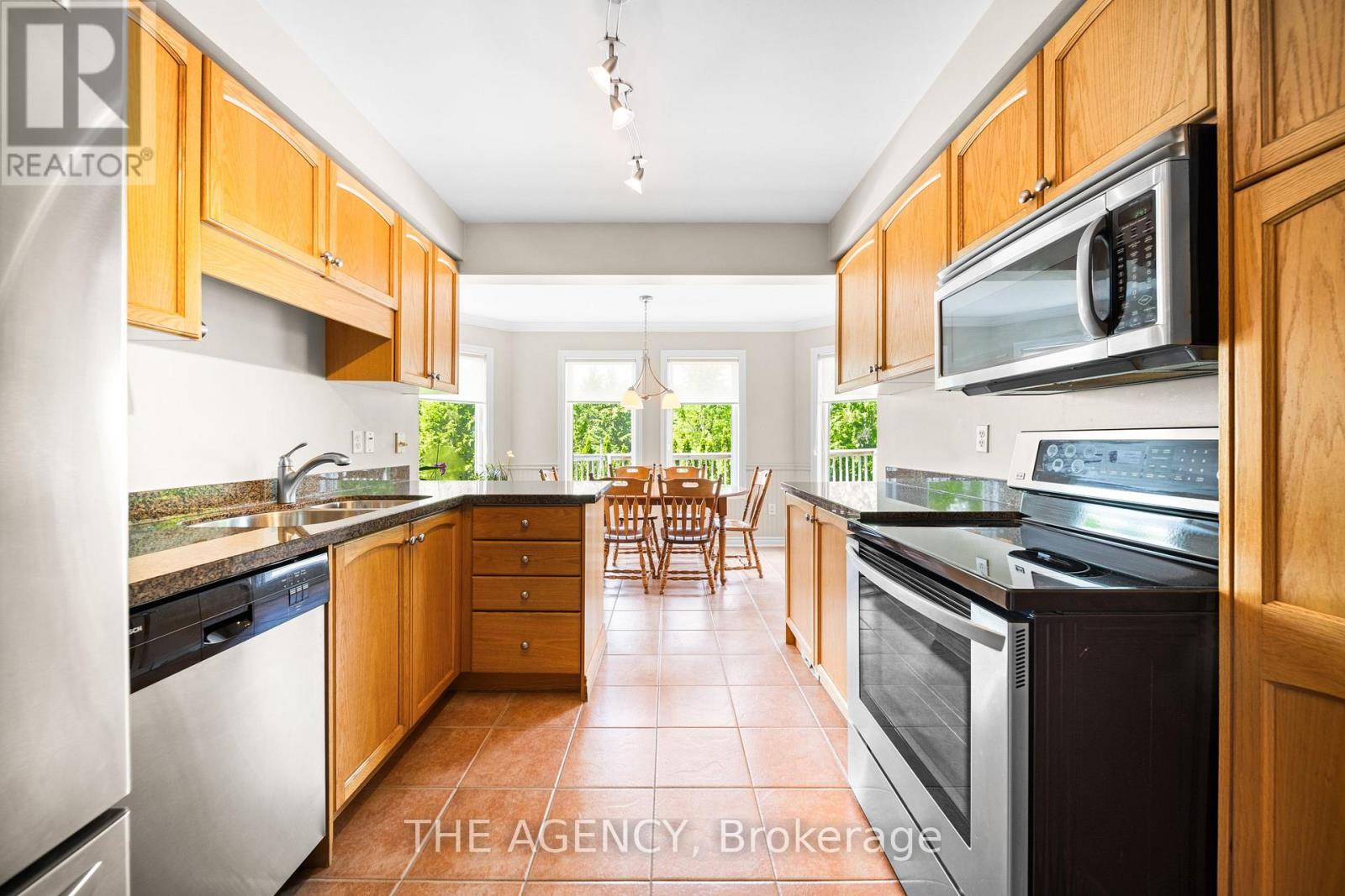 18 Wildflower Drive, Richmond Hill, Ontario  L4E 3Y5 - Photo 8 - N13018938