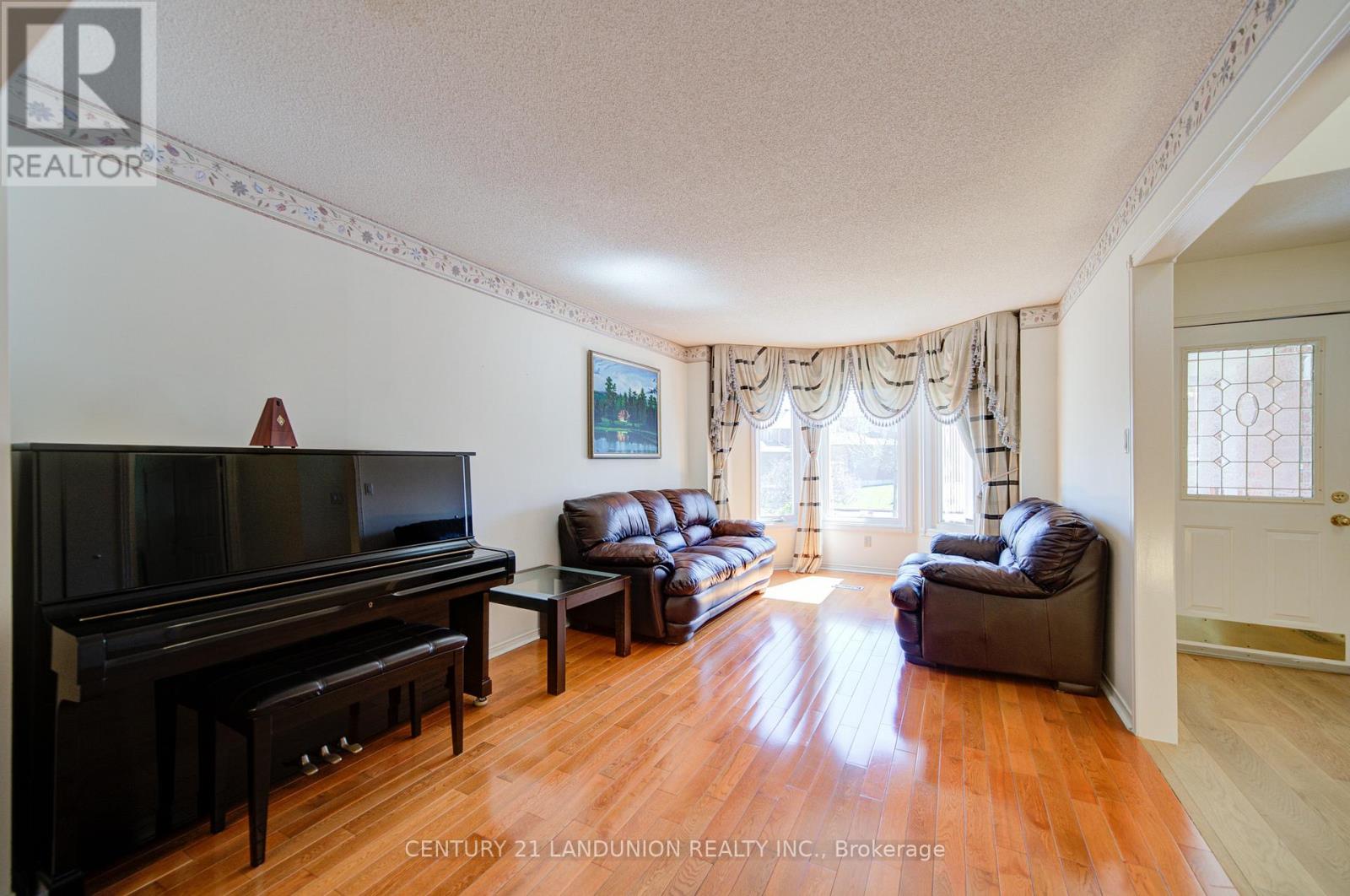 49 John Stiver Crescent, Markham, Ontario  L3R 9B6 - Photo 7 - N13018970