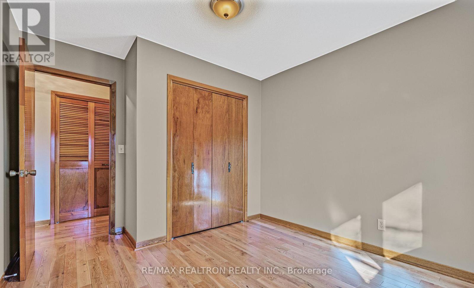 143 Peel Street, Barrie, Ontario  L4M 3L7 - Photo 3 - S13018808