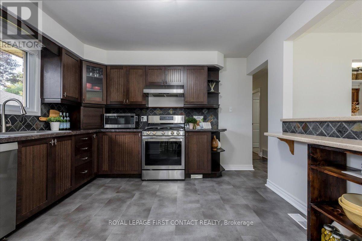 32 Springhome Road, Barrie (Allandale Heights), Ontario  L4N 2W7 - Photo 14 - S13018912