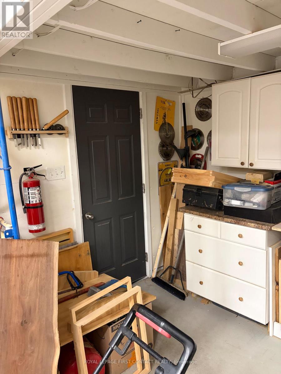 32 Springhome Road, Barrie (Allandale Heights), Ontario  L4N 2W7 - Photo 43 - S13018912