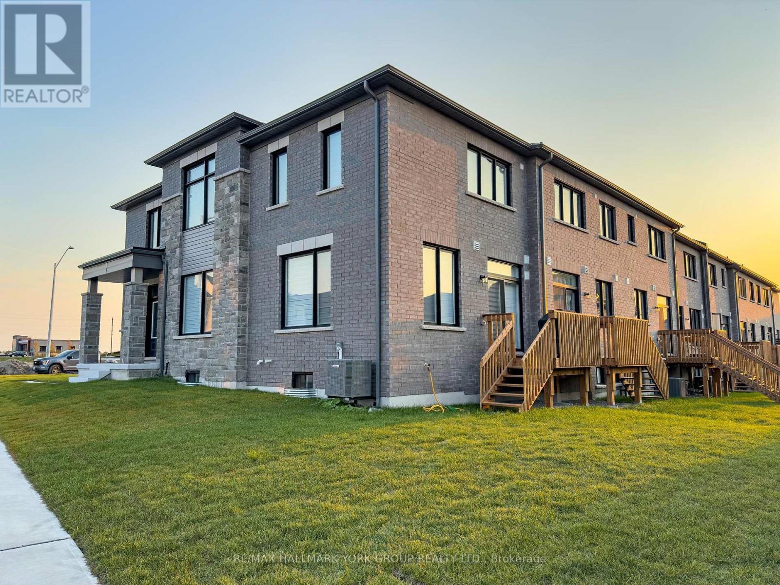 145 Fenchurch Manor, Barrie, Ontario  L9J 0X1 - Photo 3 - S13018916