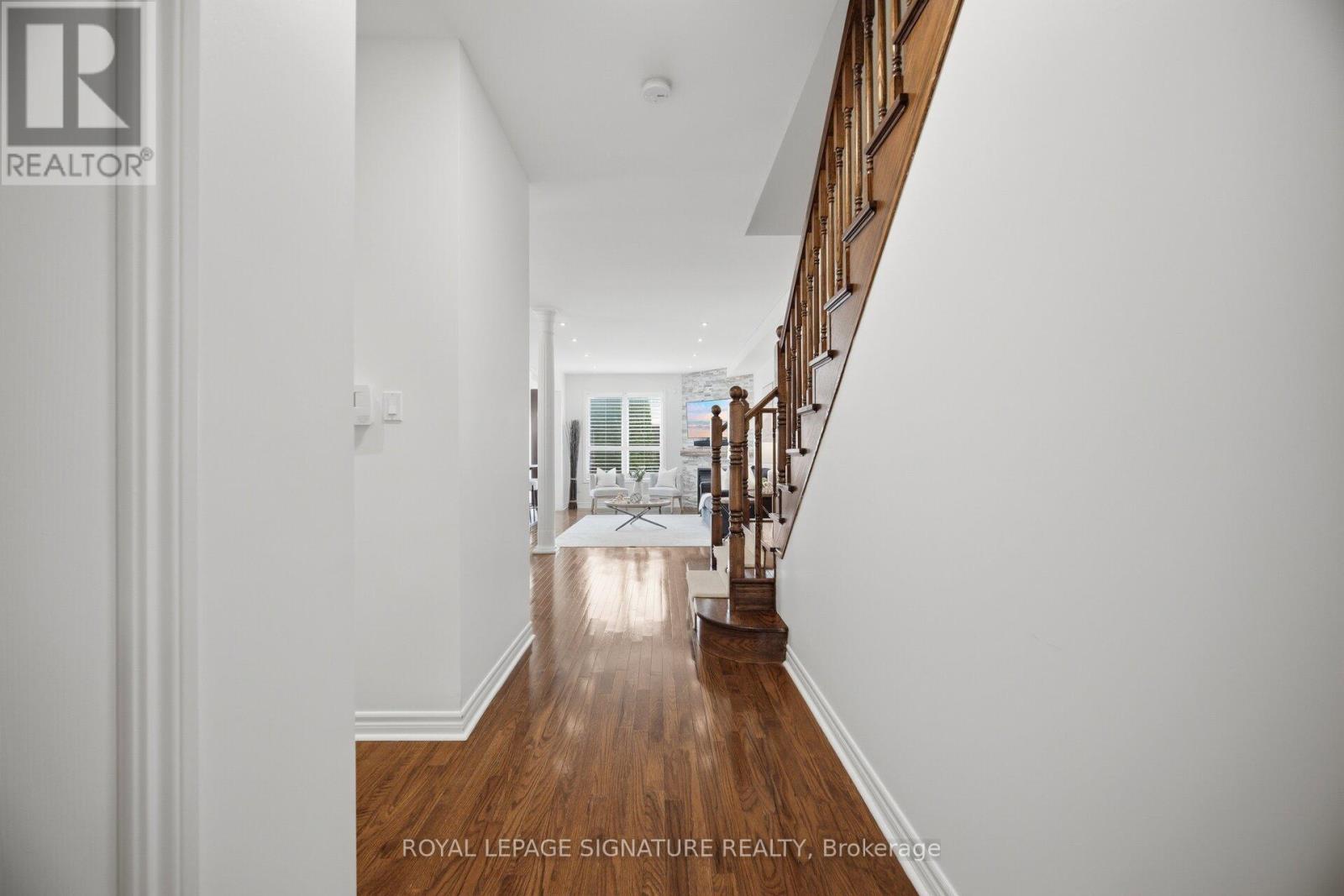 2386 Stone Glen Crescent, Oakville, Ontario  L6M 0C7 - Photo 3 - W13018520