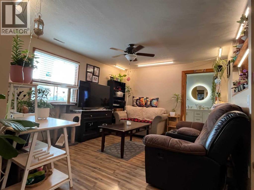 505 4 Street, Stirling, Alberta  T0K 2E0 - Photo 2 - A2302848