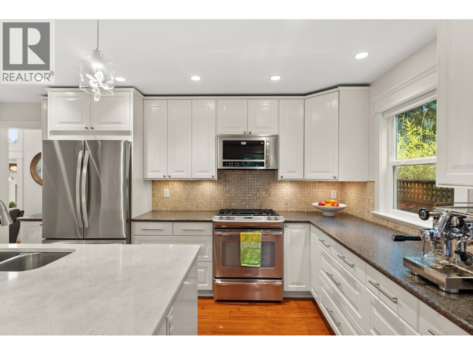 1530 Lighthall Court, North Vancouver, British Columbia  V7G 2G2 - Photo 14 - R3111438