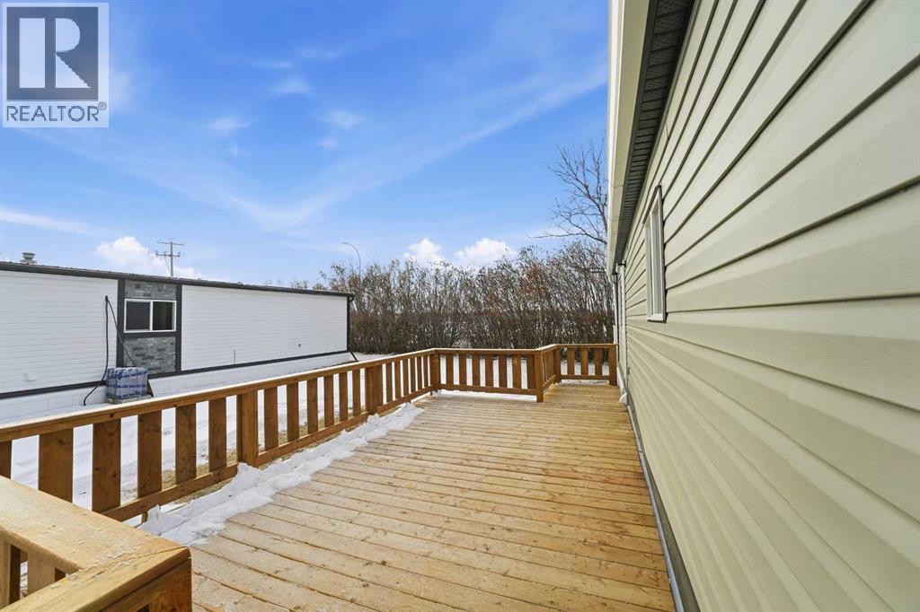 17 Parkland Acres, Lacombe, Alberta  T4L 1T2 - Photo 3 - A2281277