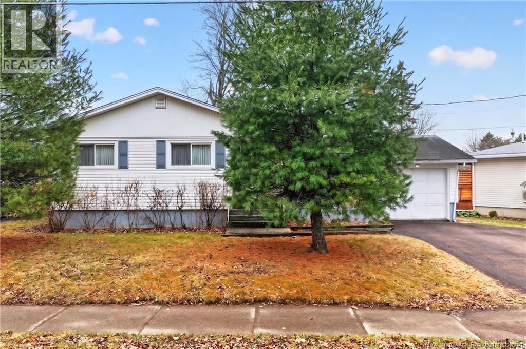 62 Madison Avenue, Moncton, New Brunswick  E1E 1R5 - Photo 1 - NB137352