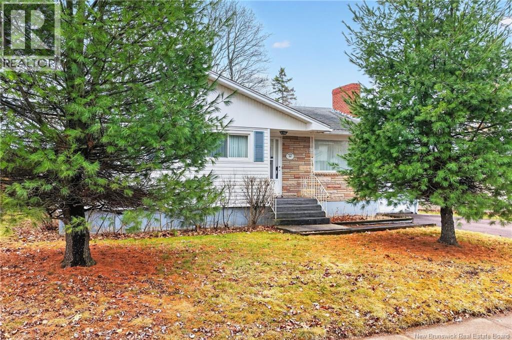 62 Madison Avenue, Moncton, New Brunswick  E1E 1R5 - Photo 2 - NB137352