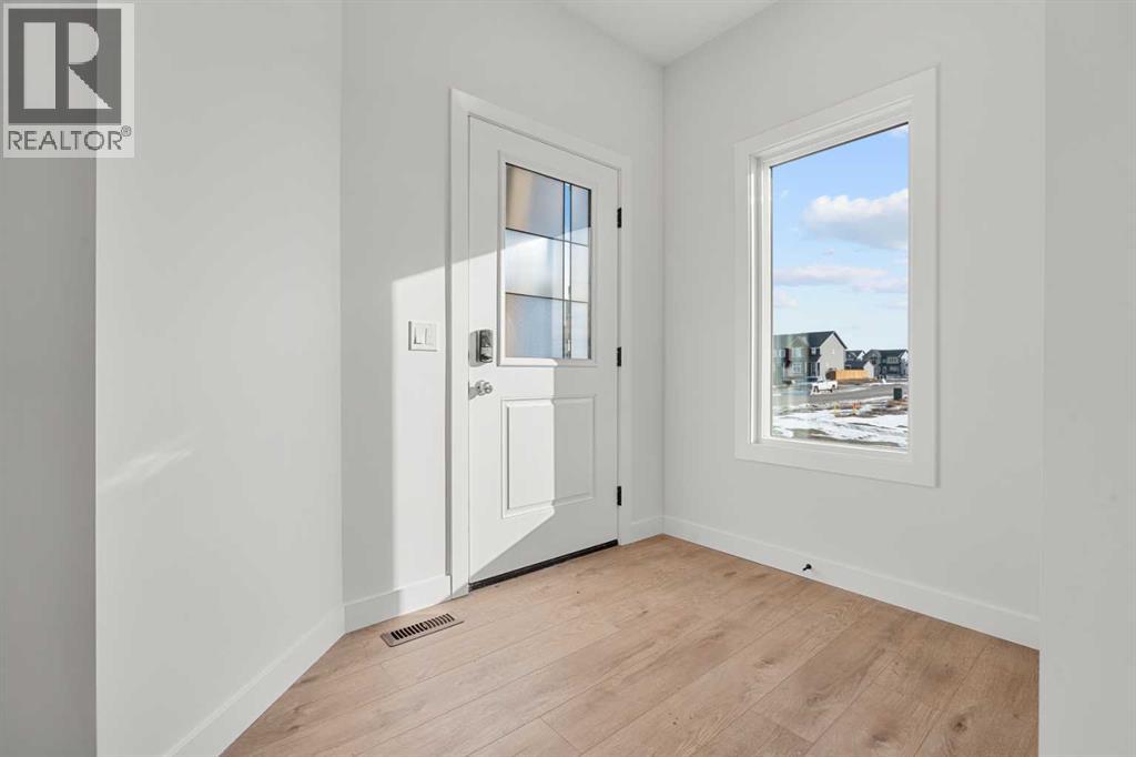 512 Lawthorn Way SE, Airdrie, Alberta  T4A 3N9 - Photo 4 - A2292536