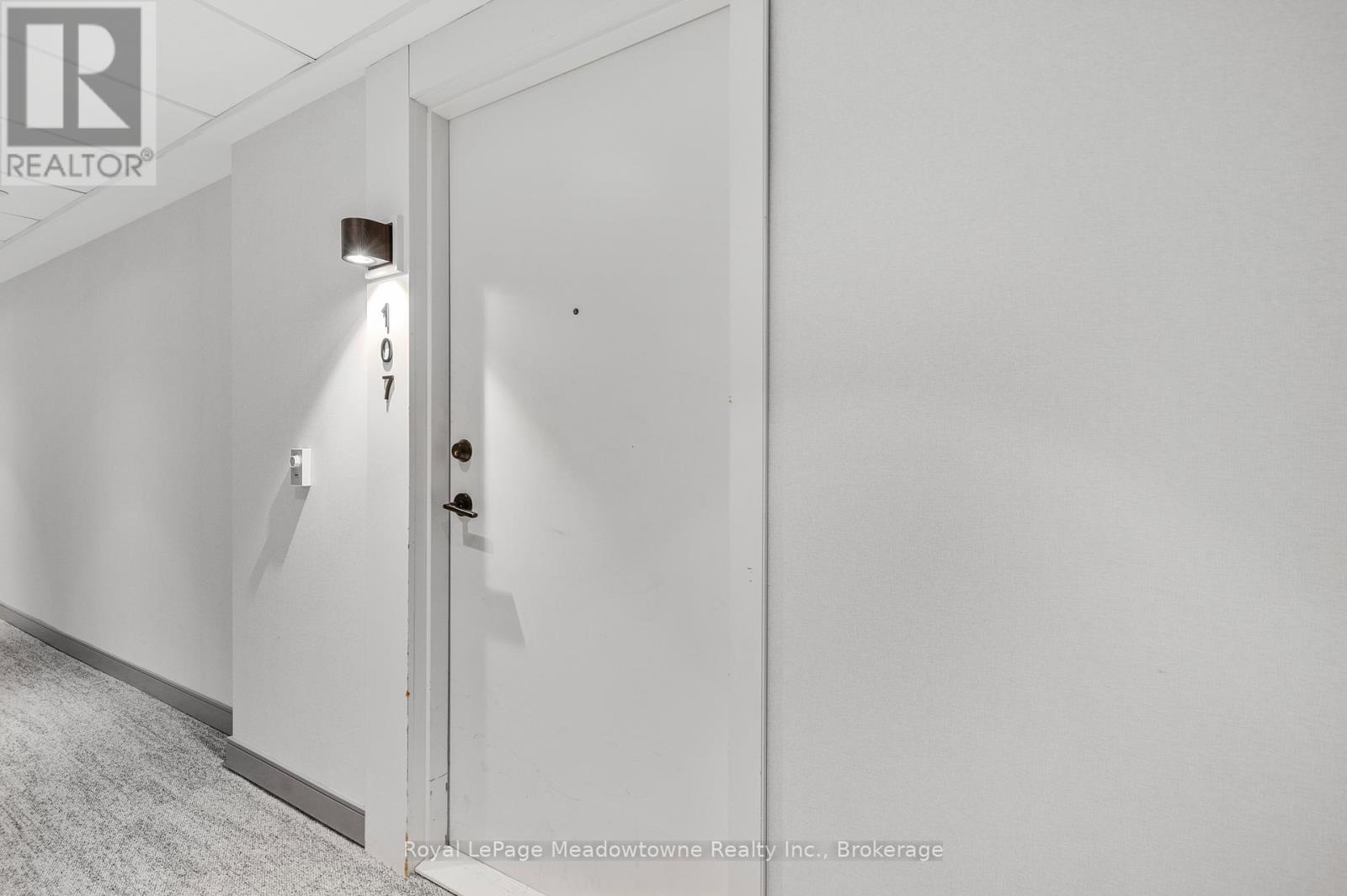 Th 107 - 8010 Derry Road, Milton, Ontario  L9T 2X5 - Photo 4 - W13018458