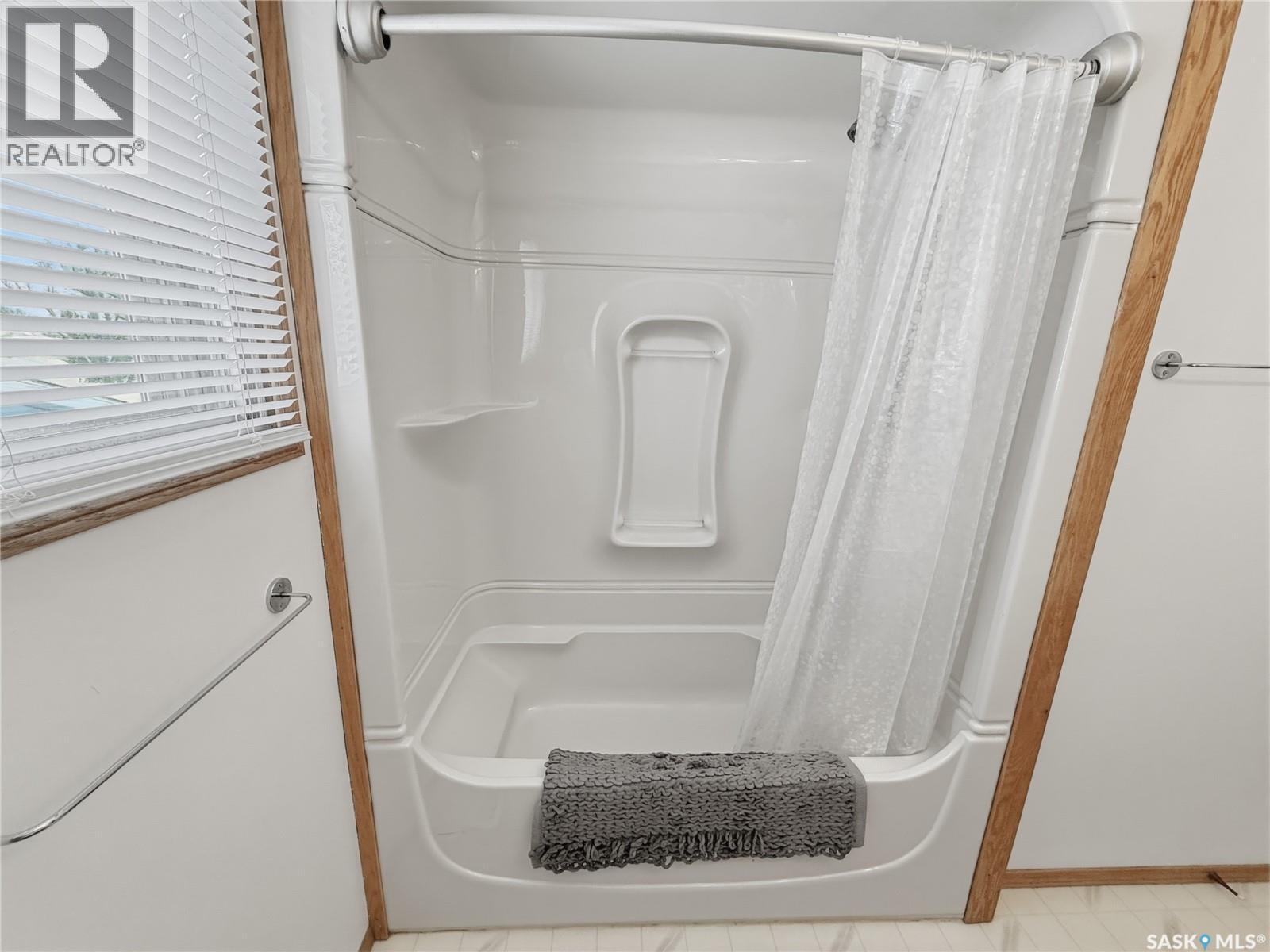 525 6th Avenue Nw, Swift Current, Saskatchewan  S9H 0Y4 - Photo 10 - SK033340