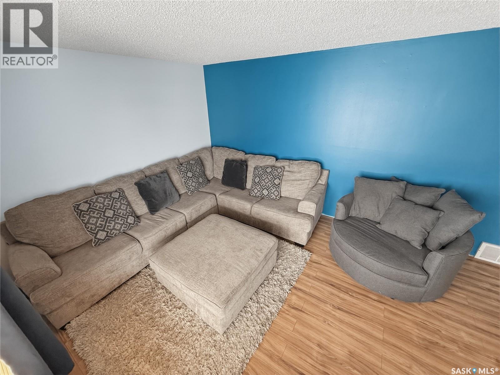 525 6th Avenue Nw, Swift Current, Saskatchewan  S9H 0Y4 - Photo 7 - SK033340