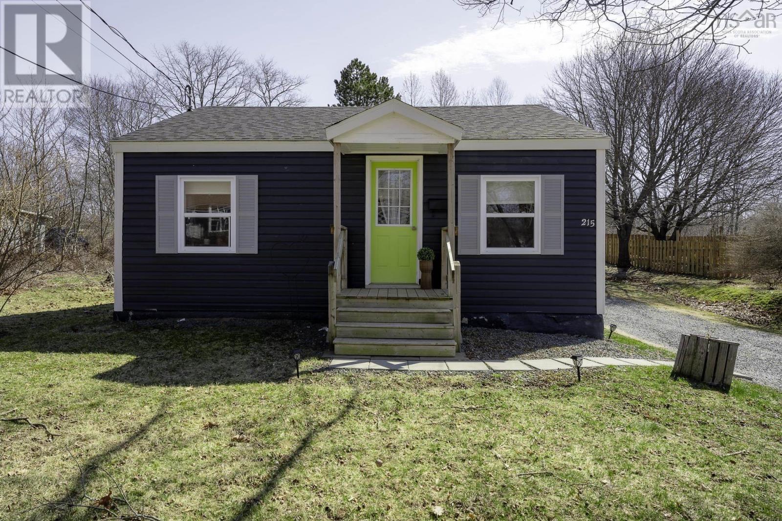 215 Oakdene Avenue, North Kentville, Nova Scotia  B4N 2C3 - Photo 2 - 202607317