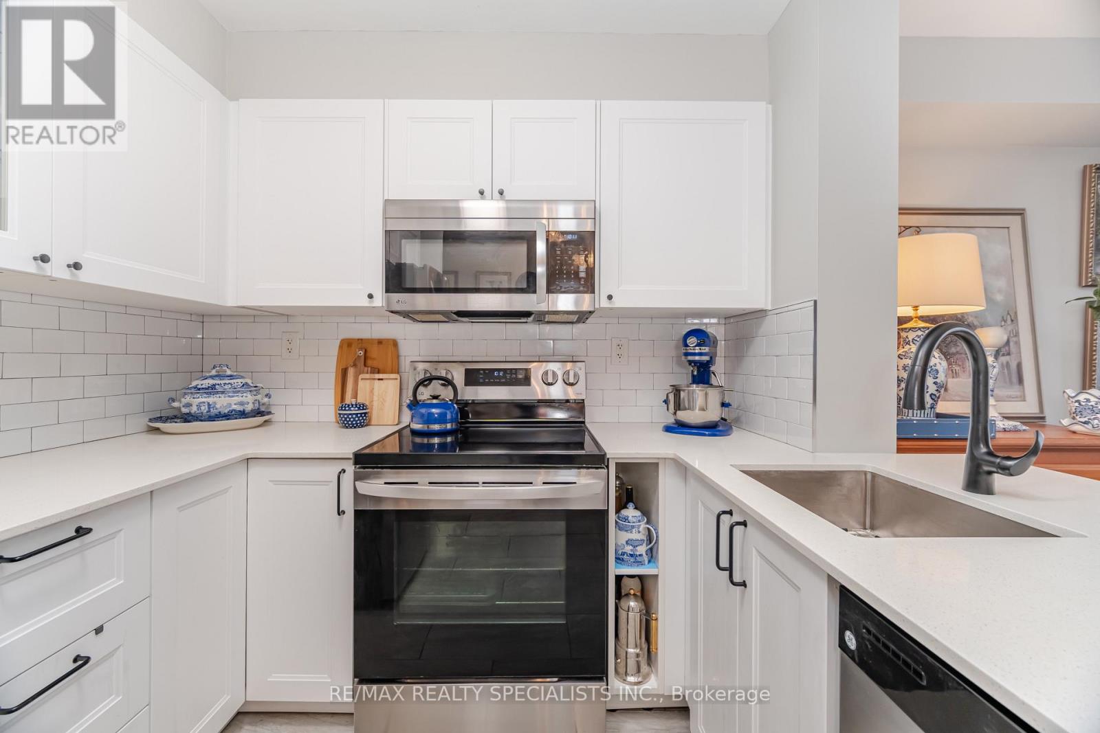 1005 - 5 Michael Power Place, Toronto, Ontario M9A 0A3 - Photo 10 - W13018662