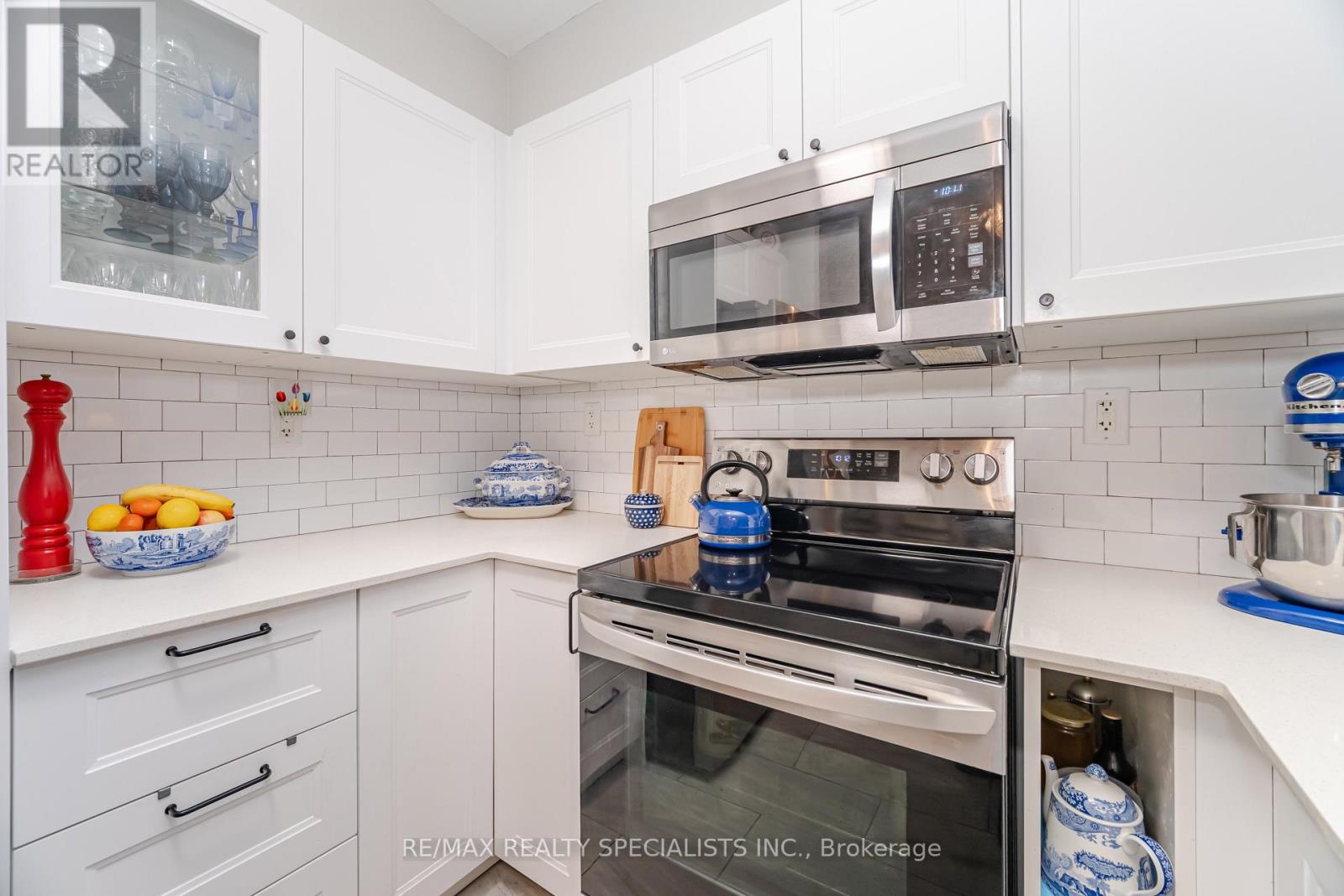 1005 - 5 Michael Power Place, Toronto, Ontario M9A 0A3 - Photo 11 - W13018662