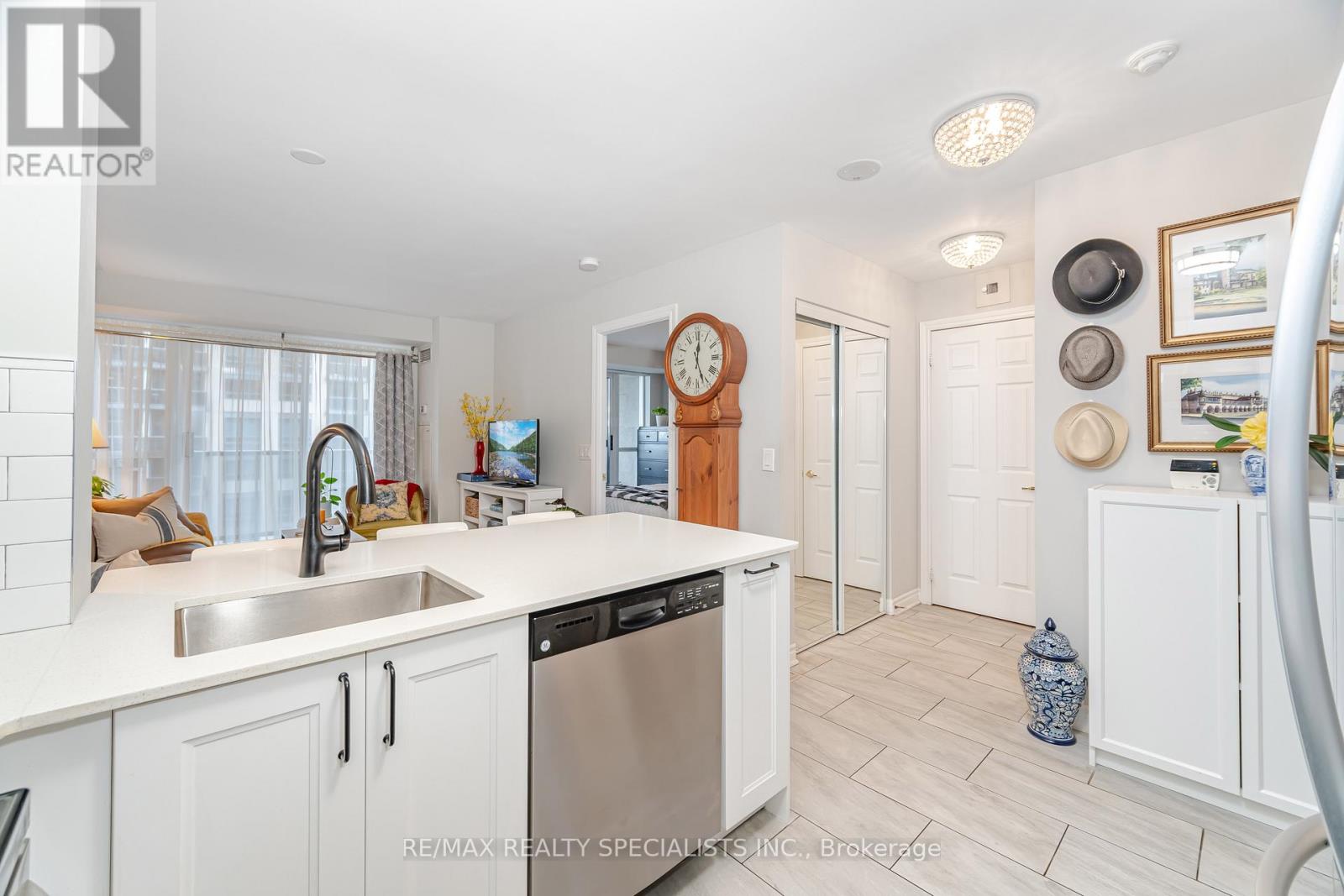 1005 - 5 Michael Power Place, Toronto, Ontario M9A 0A3 - Photo 12 - W13018662