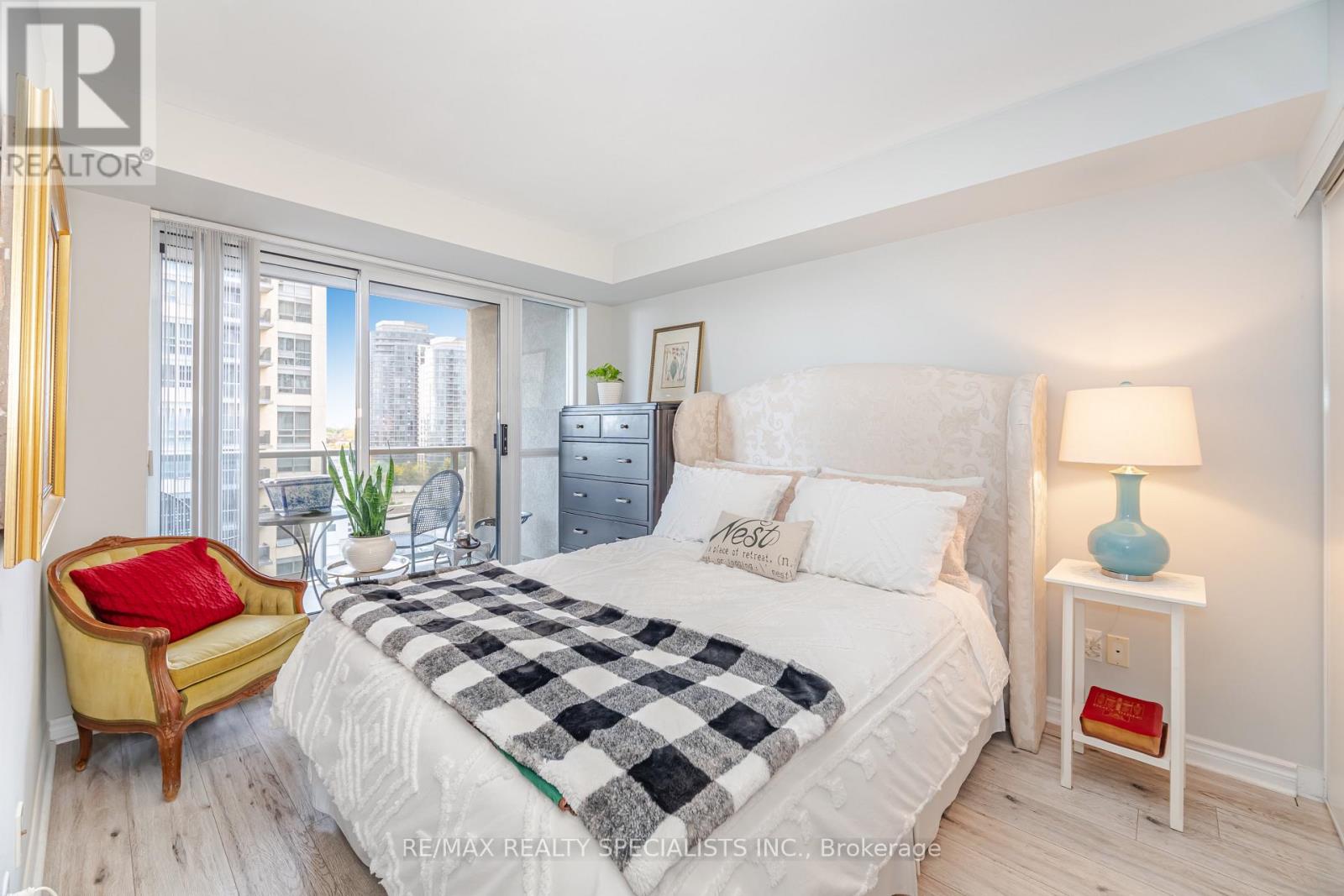 1005 - 5 Michael Power Place, Toronto, Ontario M9A 0A3 - Photo 15 - W13018662